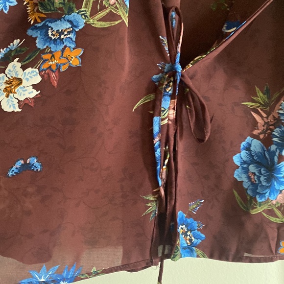 Zara Flower wrap top - Picture 4 of 10